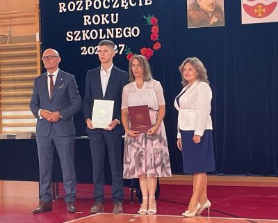 NAJZDOLNIEJSI UCZNIOWIE CKZ NAGRODZENI STYPENDIUM STAROSTY 