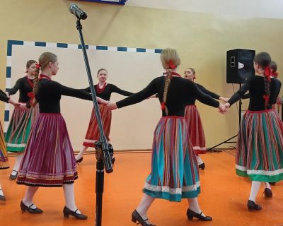 Występ zespołu „Podlasie” z Szepietowa w Centrum Kształcenia Zawodowego